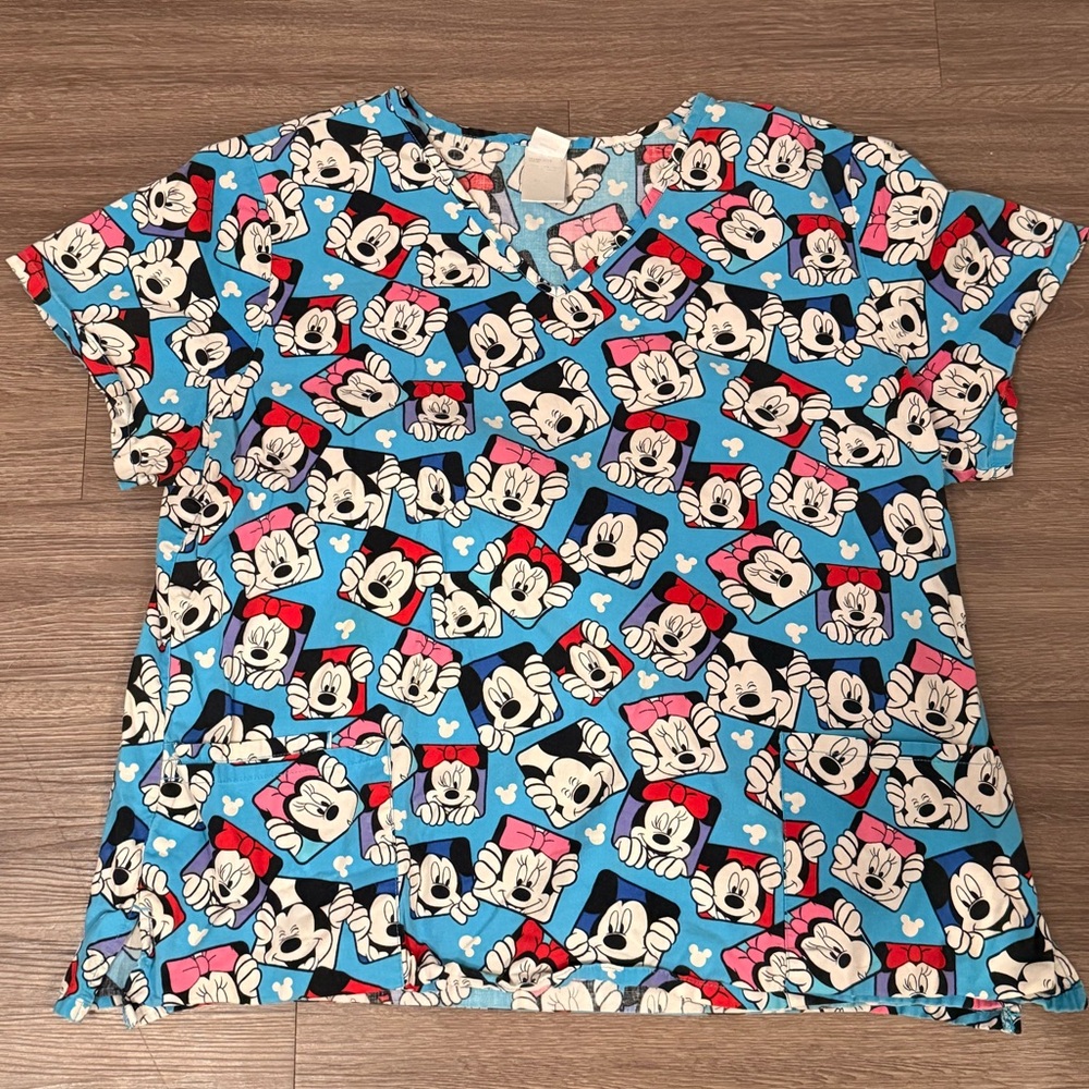 Disney Mickey & Minnie Mouse Women’s Scrub Top XL tag faded